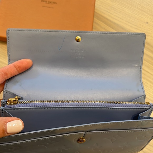 Authentic Louis Vuitton LV Vernis Light Blue wallet/ clutch - Picture 6 of 14